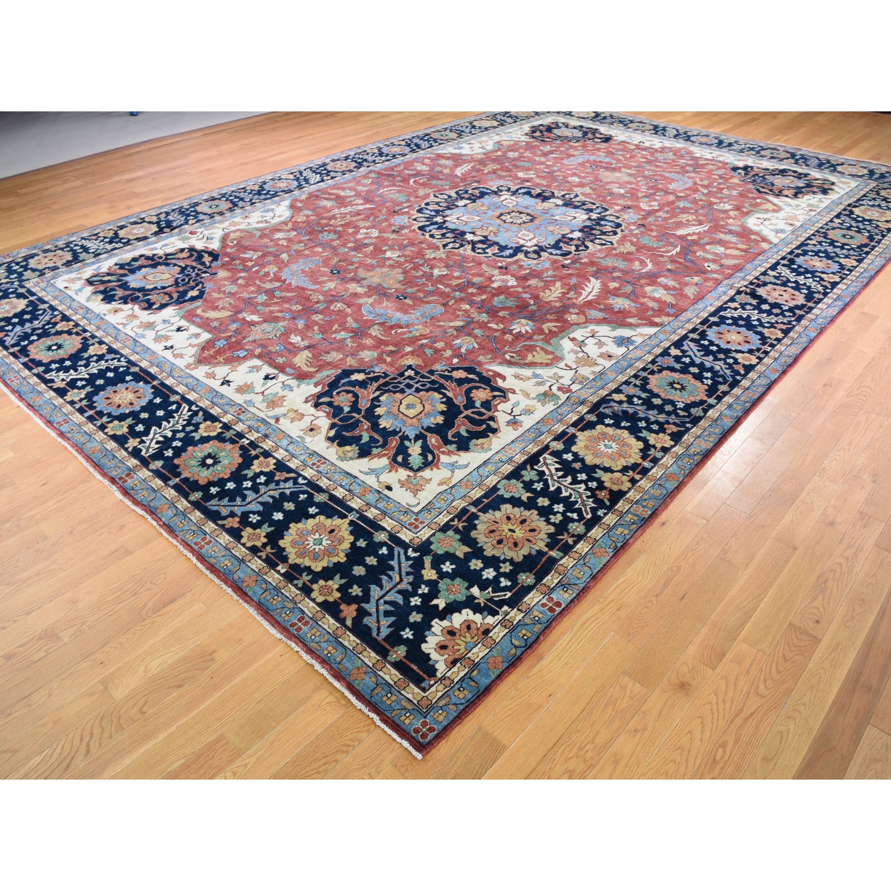 Traditional Wool Hand-Knotted Area Rug 12'0